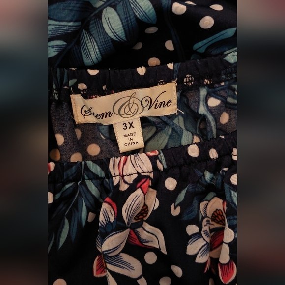 Stem & Vine Blue Floral Scoop Neck Top Size 3X Lightweight Work Streetwear - Picture 9 of 10